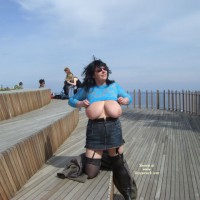 Pic #4 Betty S'exhibe A S&egrave;te