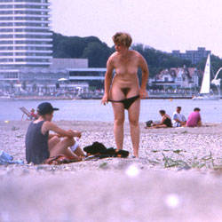 Pic #1 Vintage - Nude Girls, Beach, Big Tits, Brunette, Bush Or Hairy, Beach Voyeur
