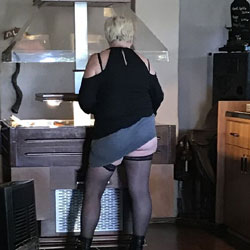 Pic #1 mature mini skirt no panties ass