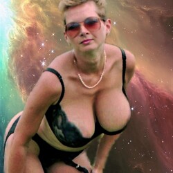 Pic #9 Beautiful MILF