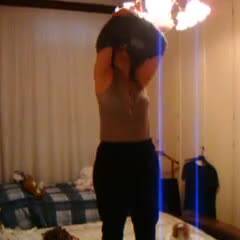 MIA MOGLIE SI SPOGLIA