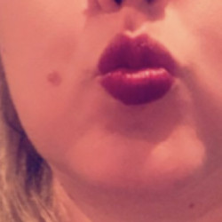 Pic #7 My sexy lips and toes.