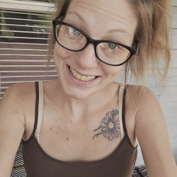 Pic #9 showing small saggy mom boobs and big pussy lips