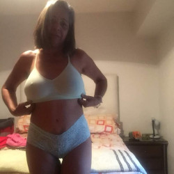 Pic #1 La secretaria 14