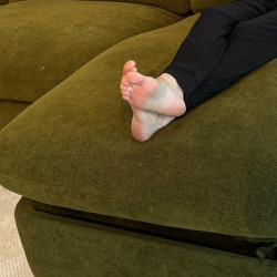 Pic #4 Perfect Feet and Toes for you to Cum on.