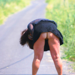 Pic #5 flashing ass on the road